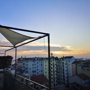 Skyline In Citta Studi A 1 Minuto Dal Metro Con Terrazzo Wi-fi E Netflix , Milano Italia